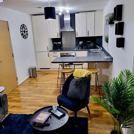 Modern & Stylish Apartment - Whyte Place Salford Манчестер Экстерьер фото