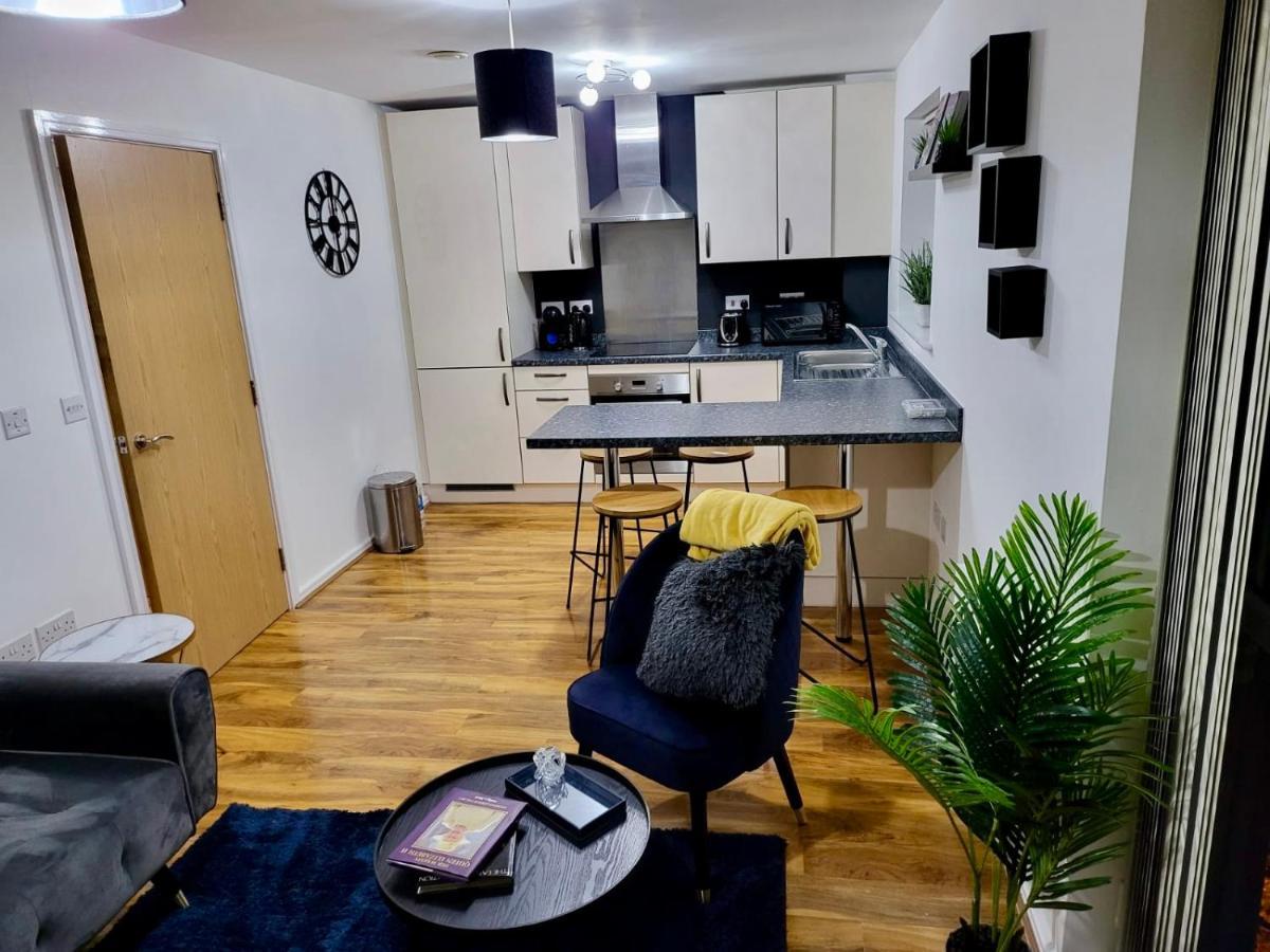 Modern & Stylish Apartment - Whyte Place Salford Манчестер Экстерьер фото