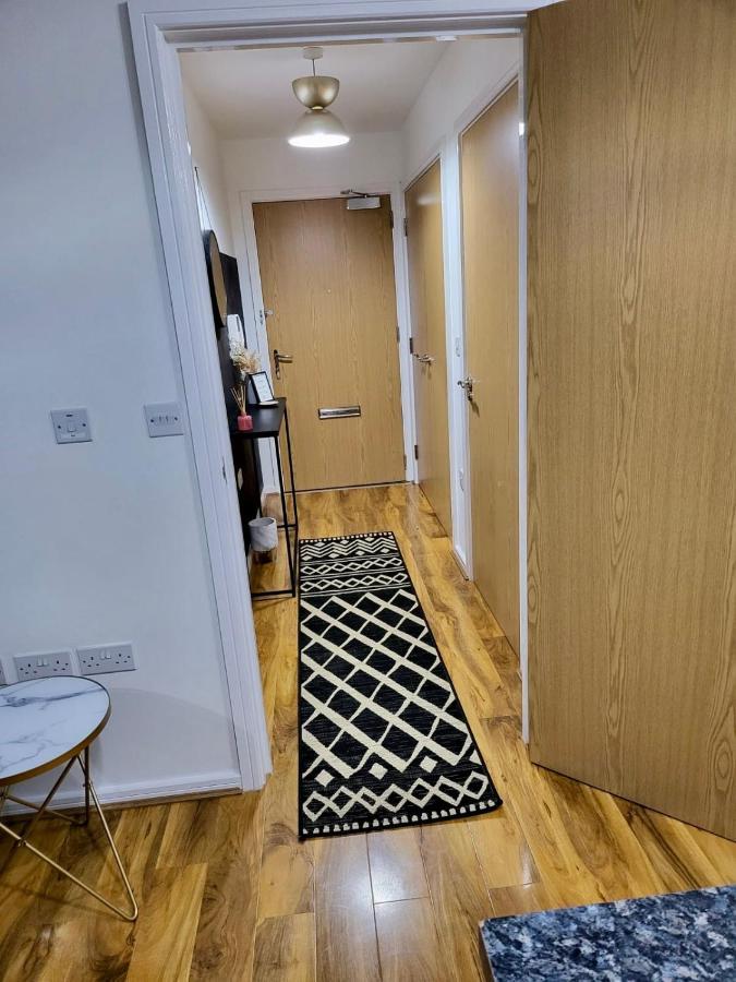 Modern & Stylish Apartment - Whyte Place Salford Манчестер Экстерьер фото