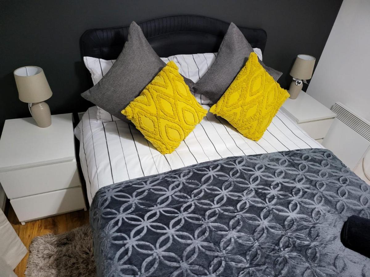 Modern & Stylish Apartment - Whyte Place Salford Манчестер Экстерьер фото